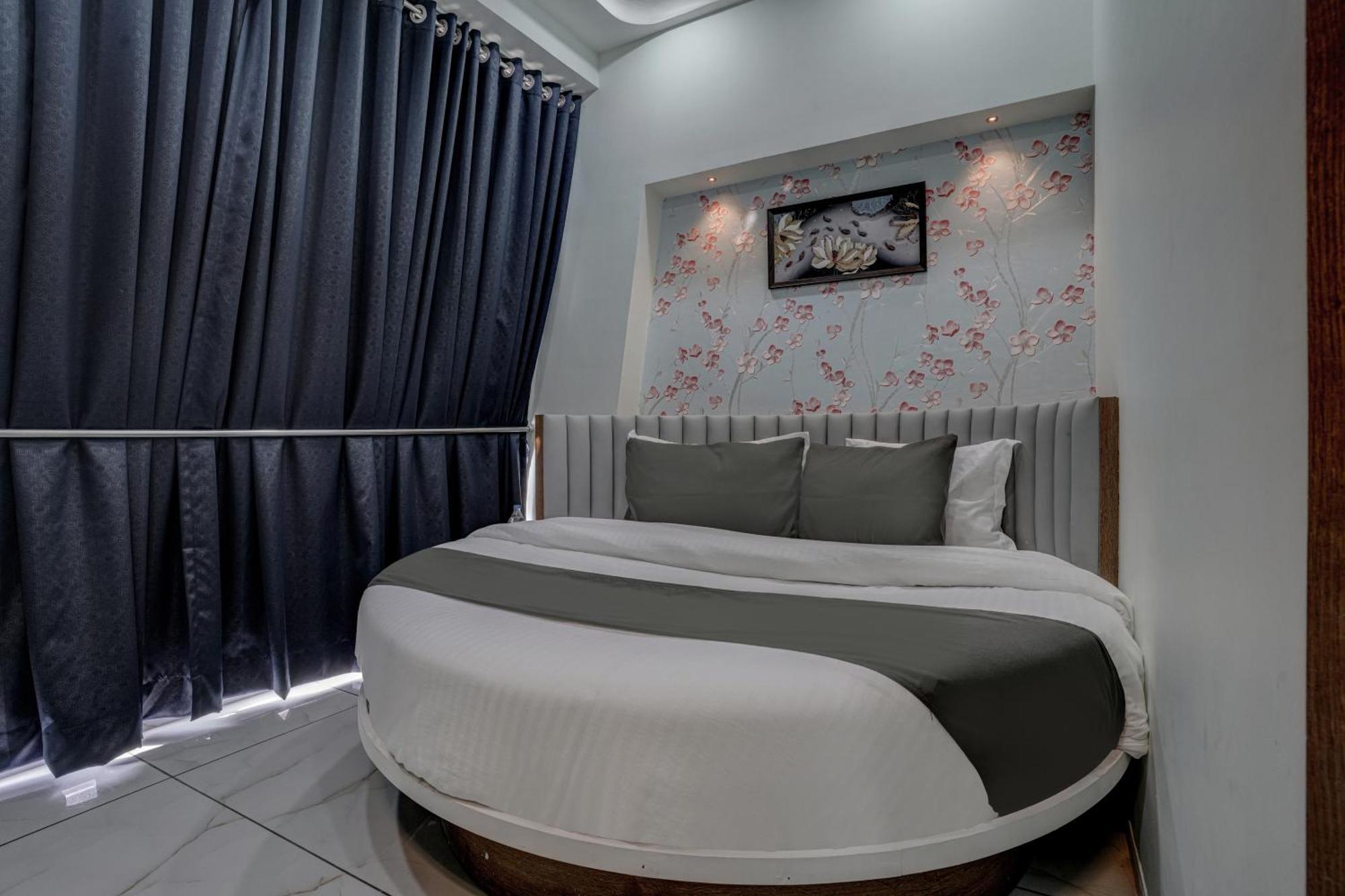 Hotel Paris Plaza Ahmadabad Zewnętrze zdjęcie