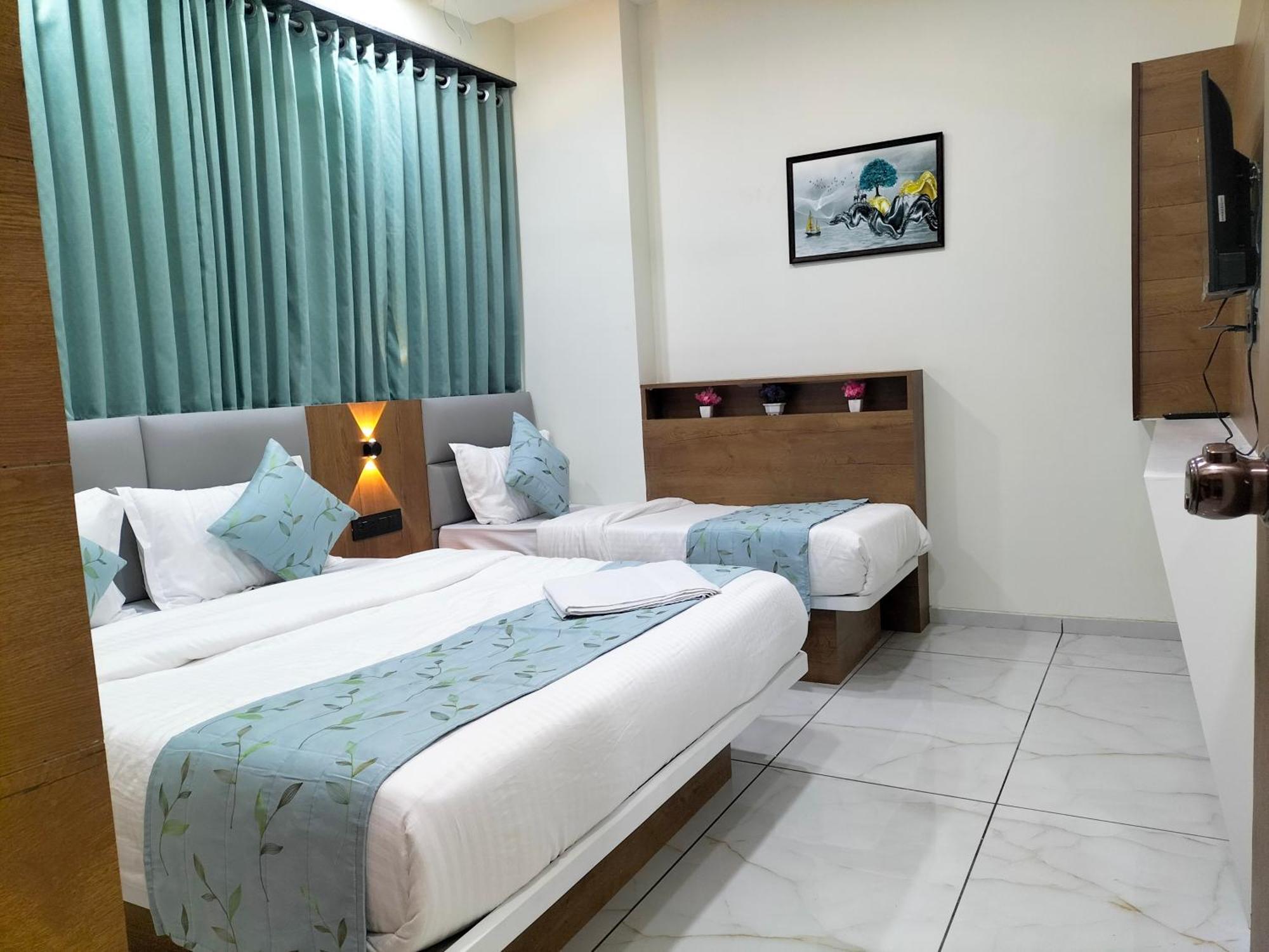 Hotel Paris Plaza Ahmadabad Zewnętrze zdjęcie