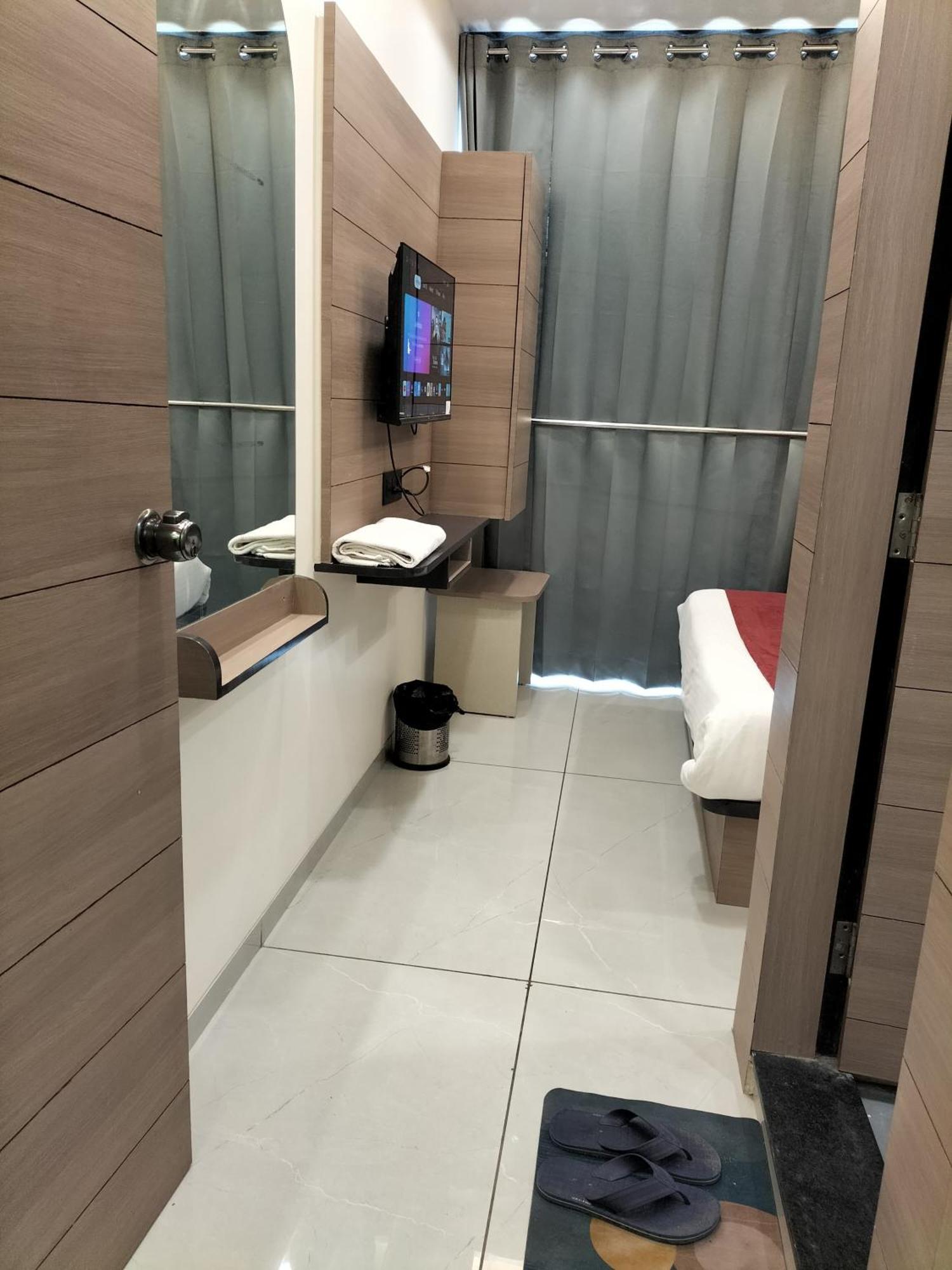 Hotel Paris Plaza Ahmadabad Zewnętrze zdjęcie