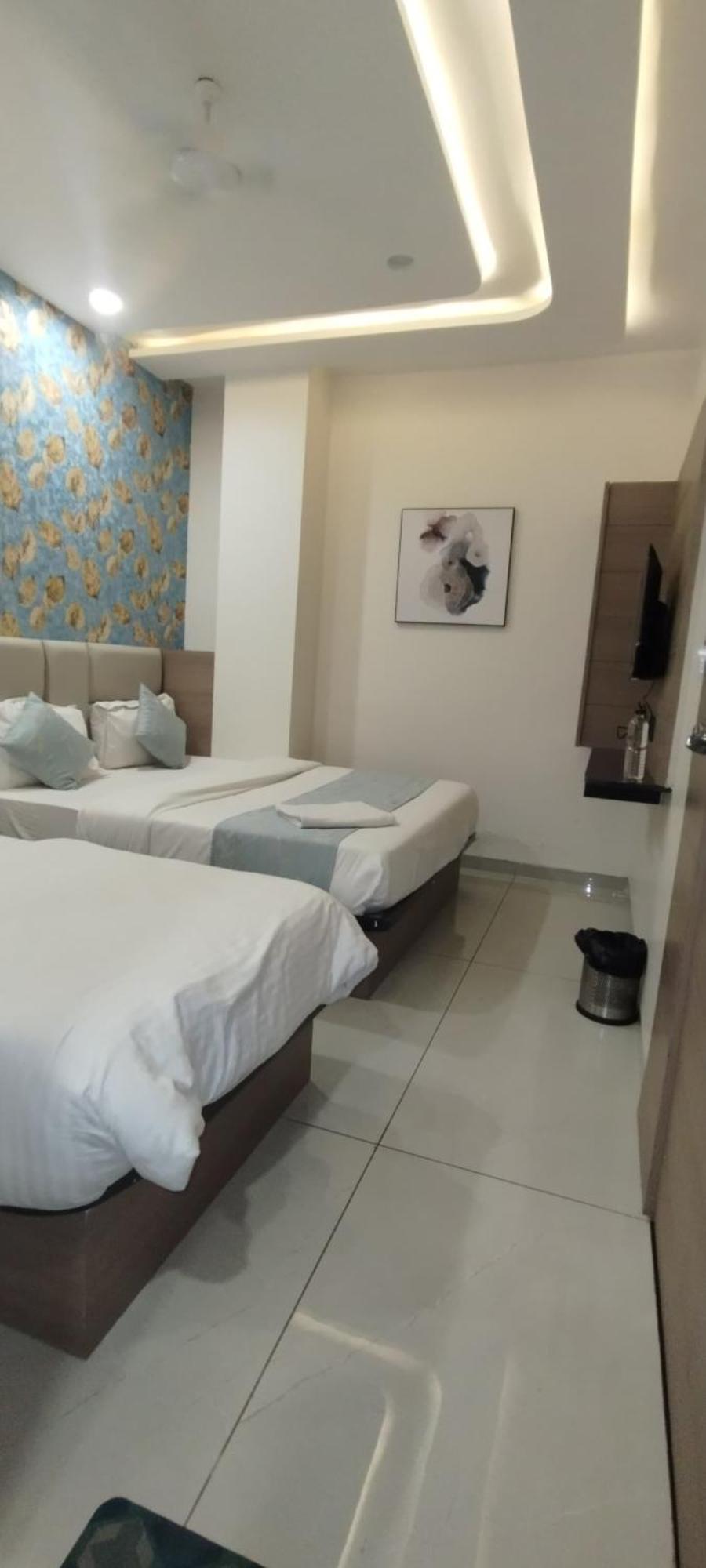 Hotel Paris Plaza Ahmadabad Zewnętrze zdjęcie