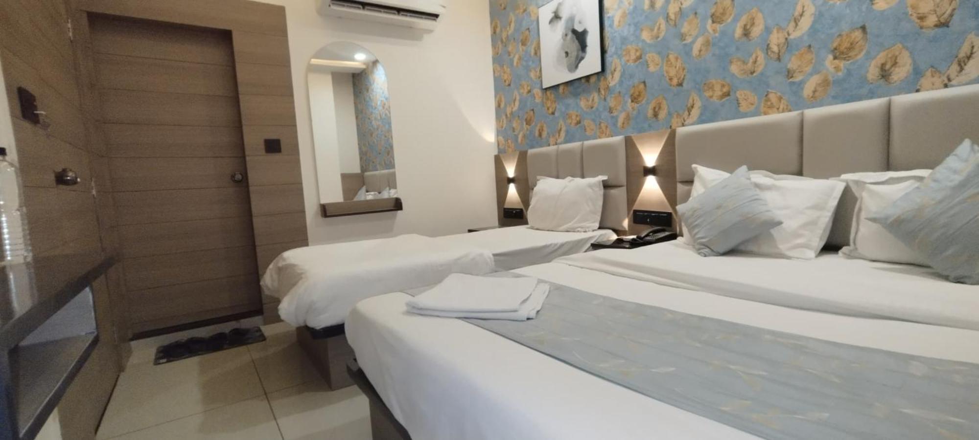 Hotel Paris Plaza Ahmadabad Zewnętrze zdjęcie