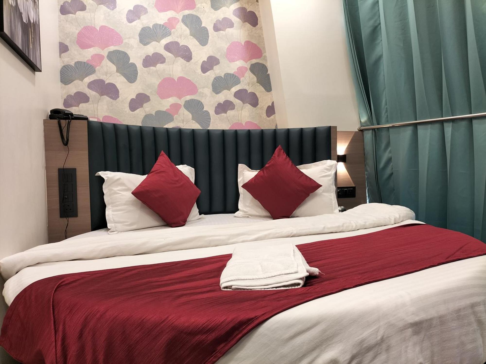 Hotel Paris Plaza Ahmadabad Zewnętrze zdjęcie